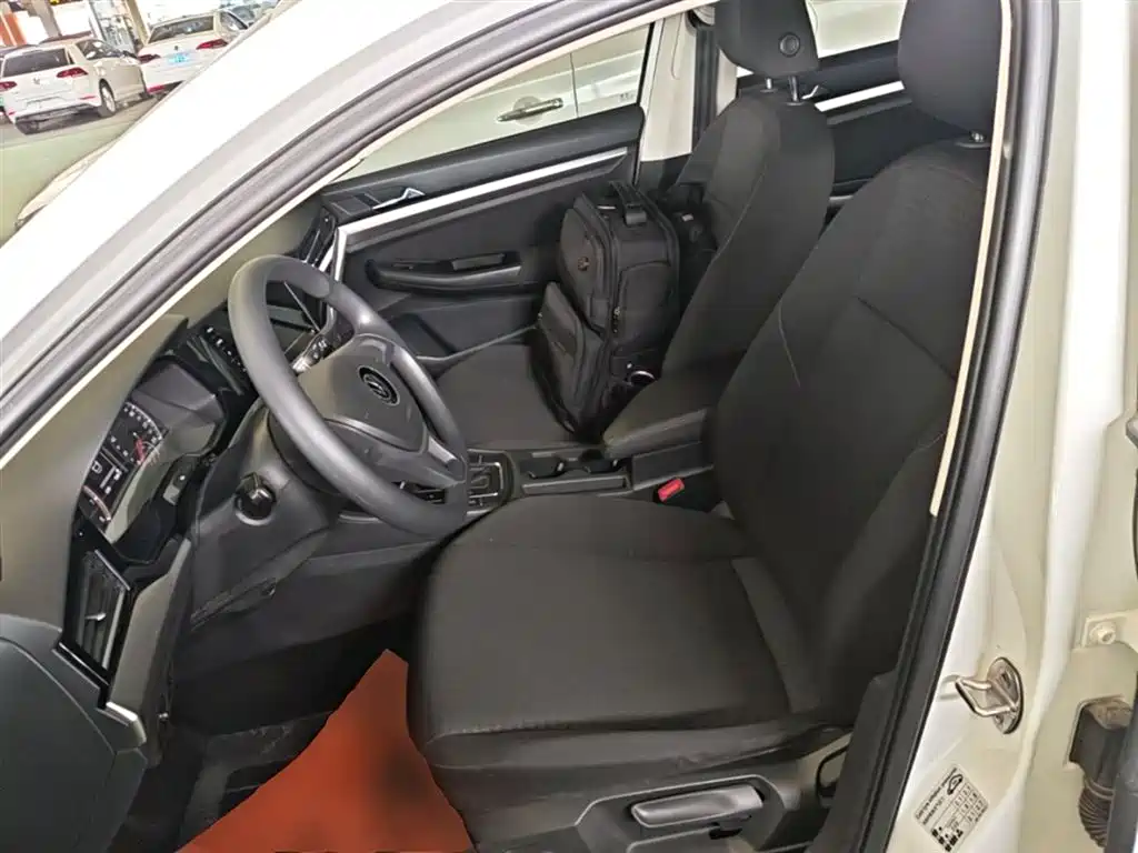 VOLKSWAGEN BORA