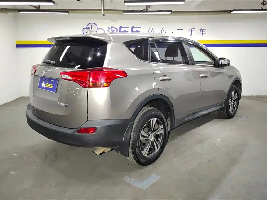 Toyota RAV4 Rongfang 2015 2.0L CVT 2WD Trend Edition фото 3