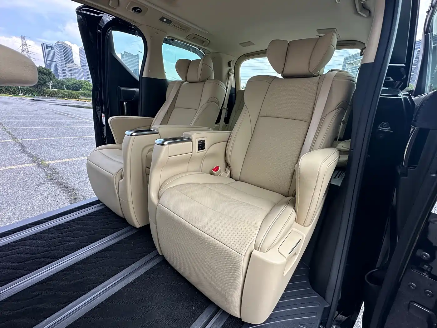 Toyota Alphard 2018 Facelift 3.5L Luxury Edition фото 10