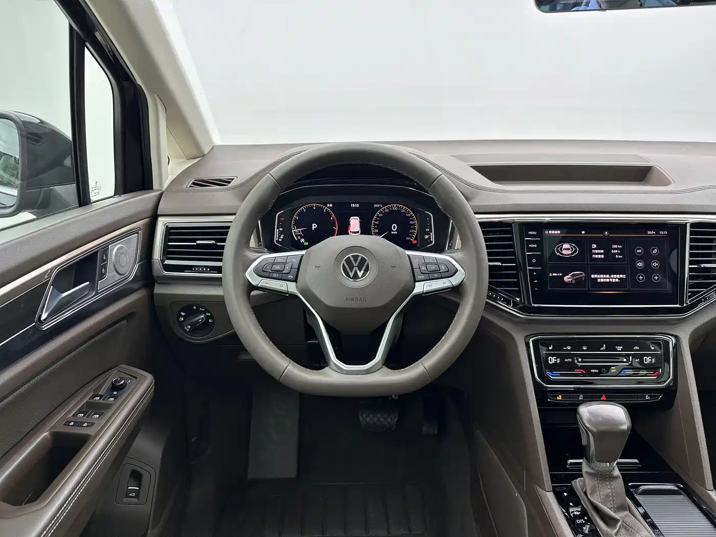 Volkswagen Viloran 2020 330TSI Luxury Edition фото 15