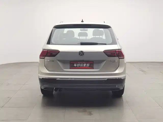Volkswagen Tiguan L 2017 330TSI Automatic 2WD Luxury Edition — фото 4
