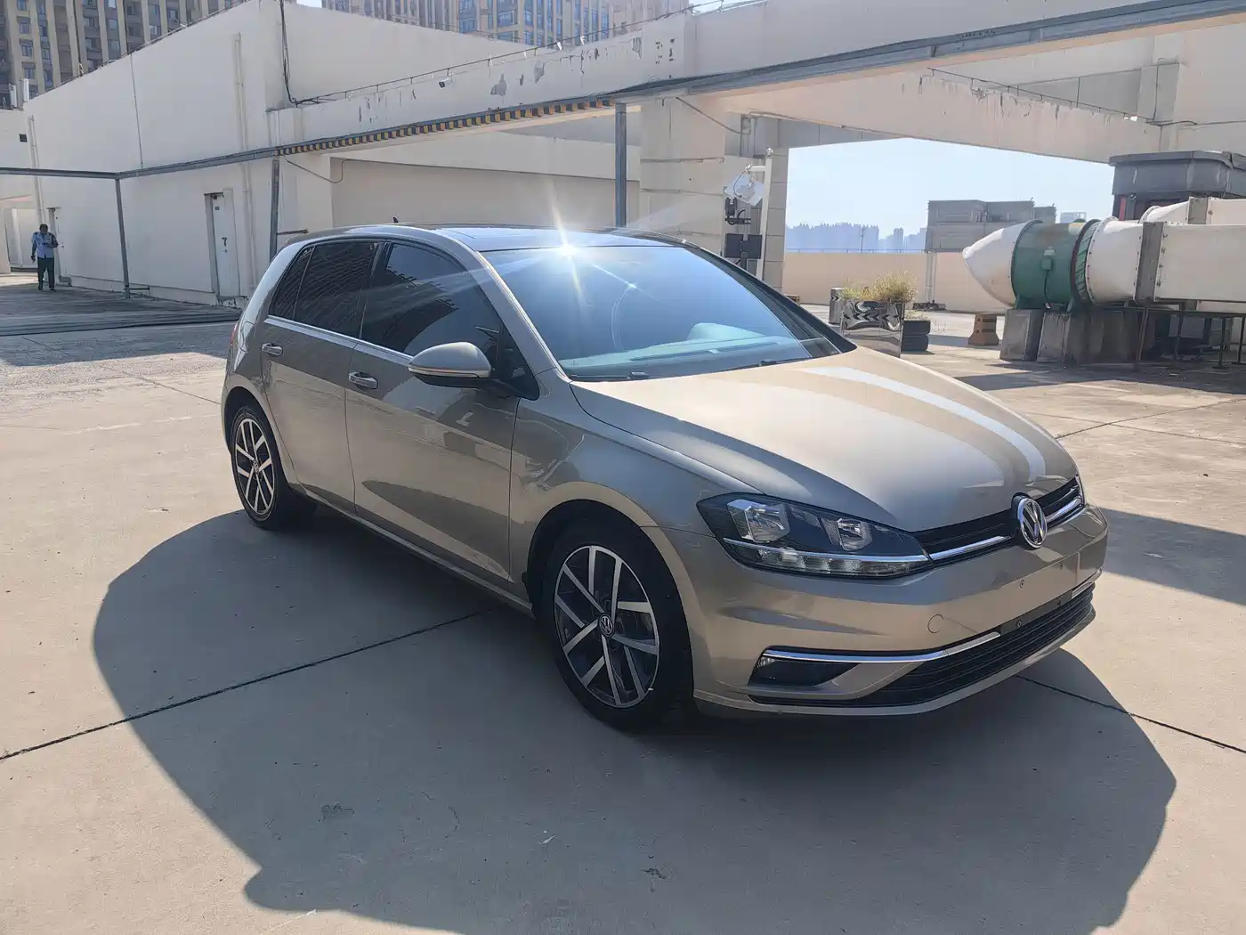 Photo 1 - Volkswagen Golf
