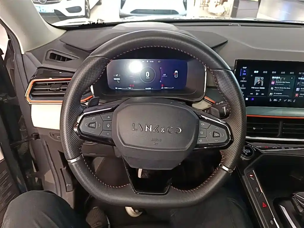 Lynk & Co 06 2020 1.5T Halo фото 11