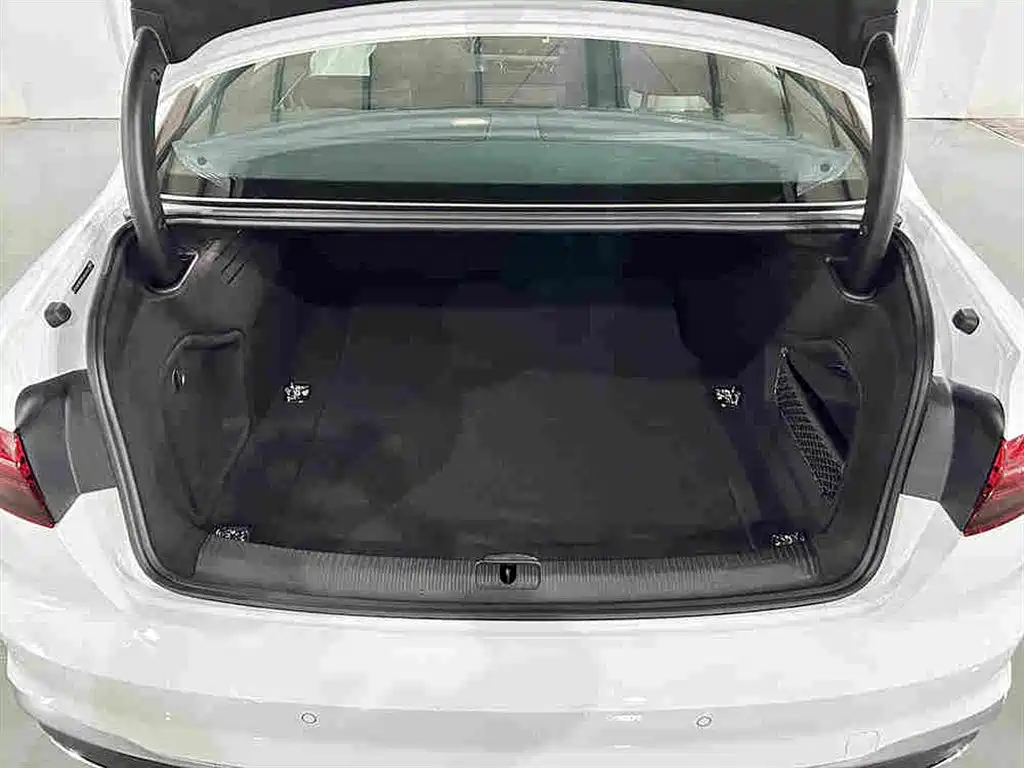 Фото 6 - Audi A4L