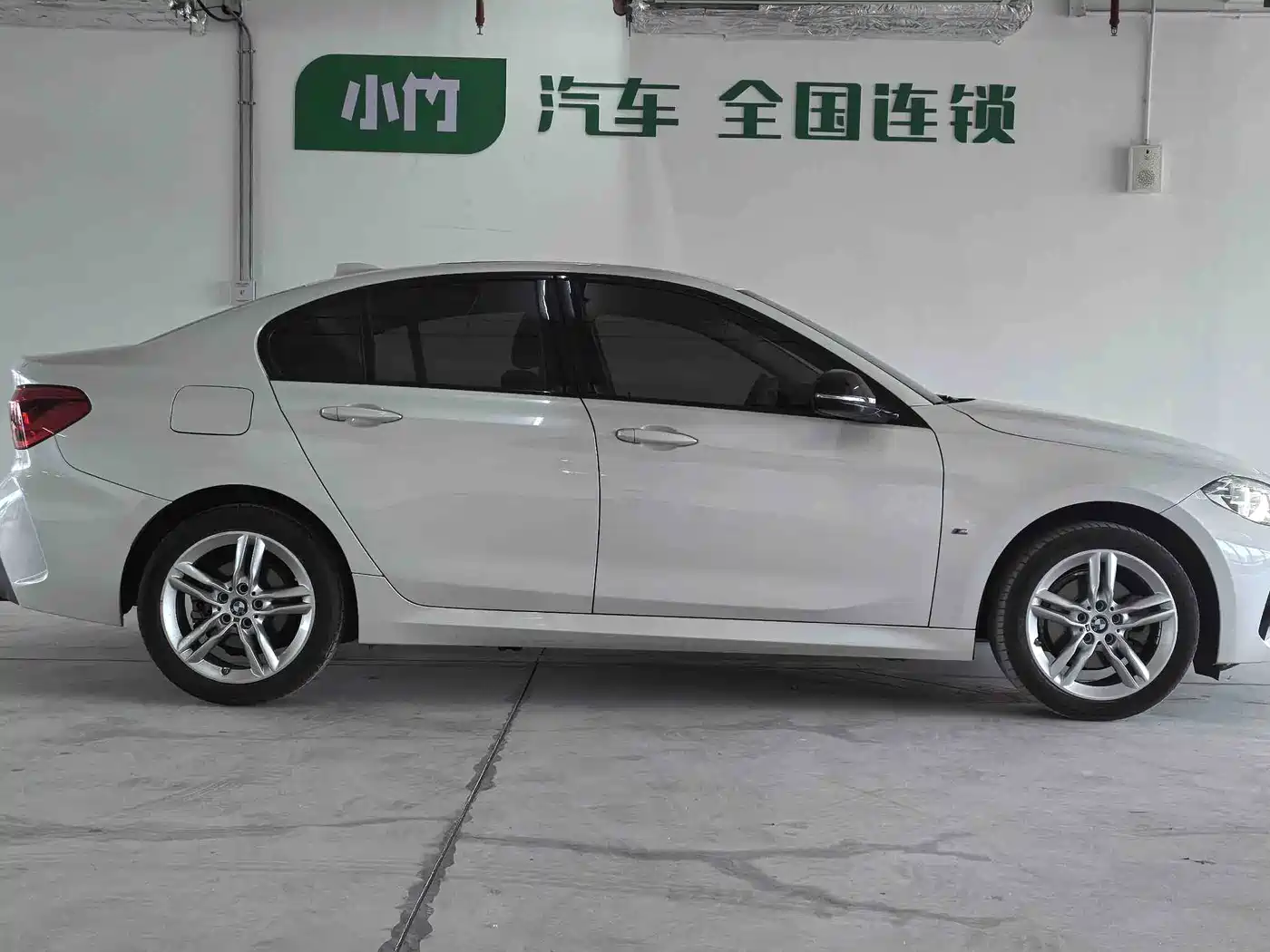 BMW 1 Series 2022 120i M Sport Shadow Edition фото 4
