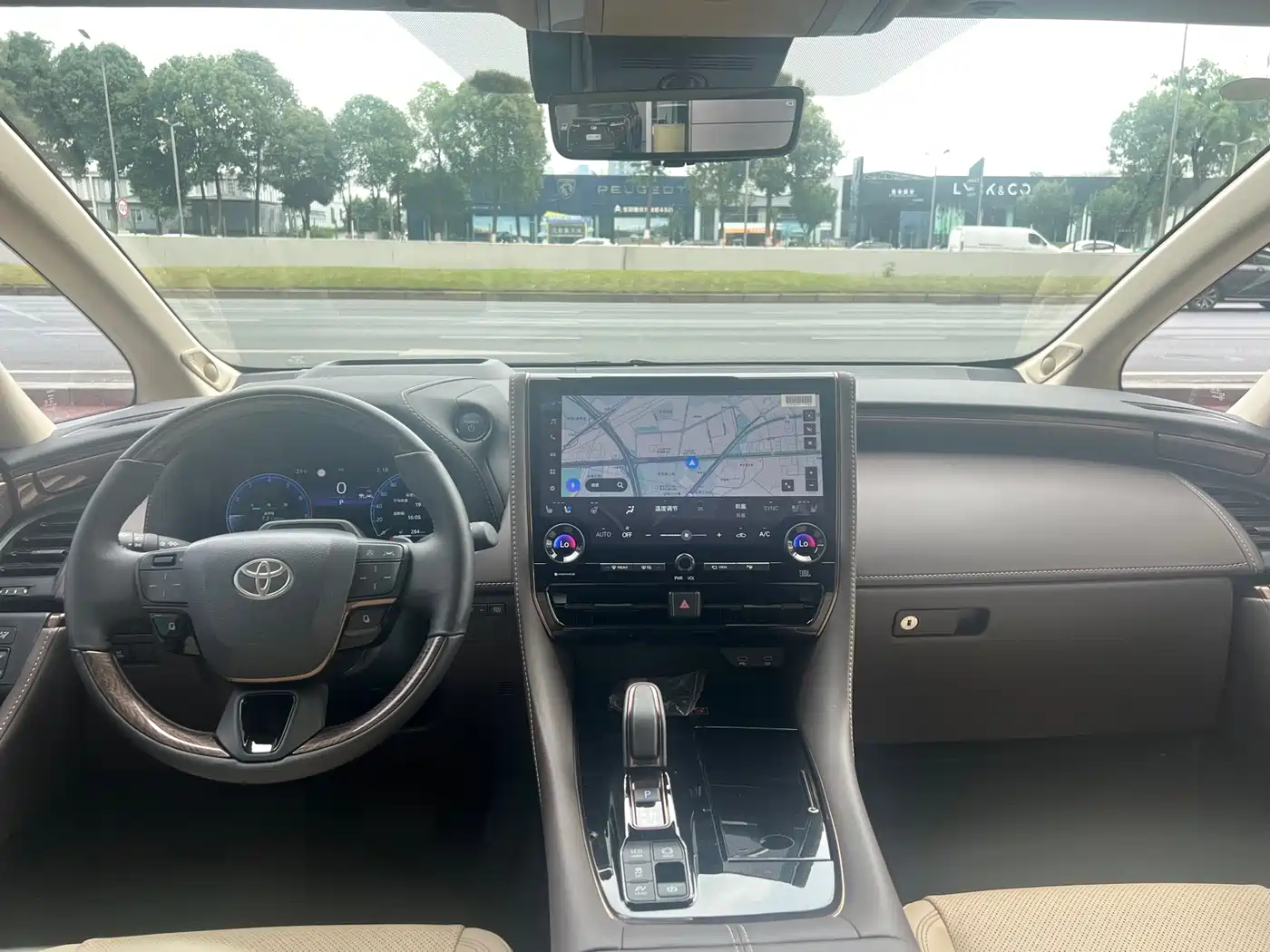 Toyota Alphard 2024 Hybrid 2.5L Ultimate Enjoyment Edition фото 14