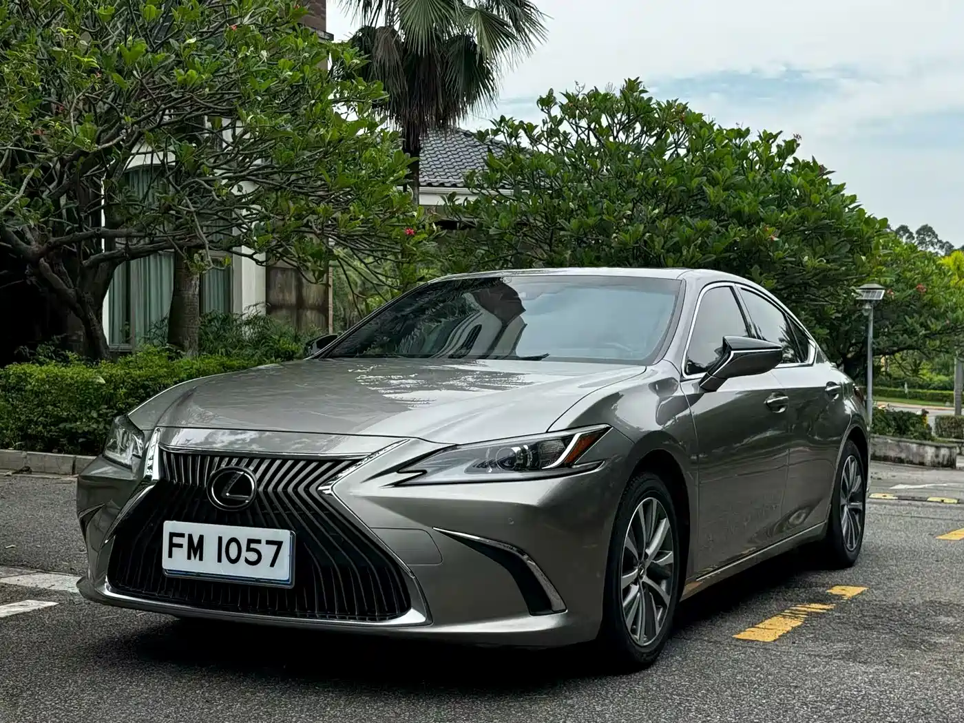 Фото 1 - Lexus ES