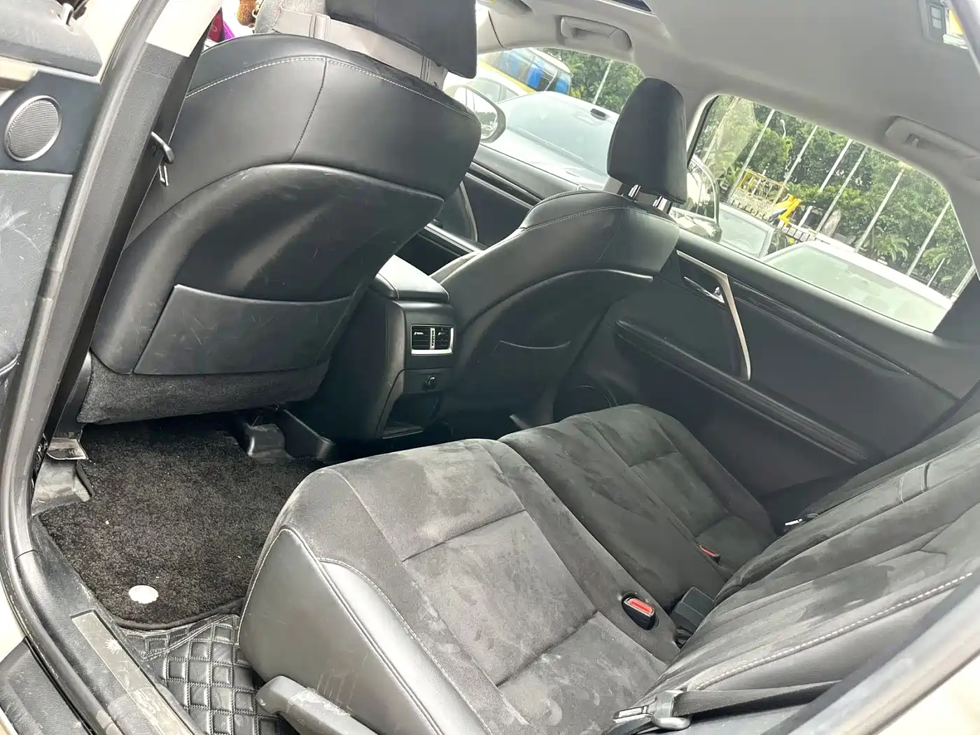 Photo 9 - Lexus RX