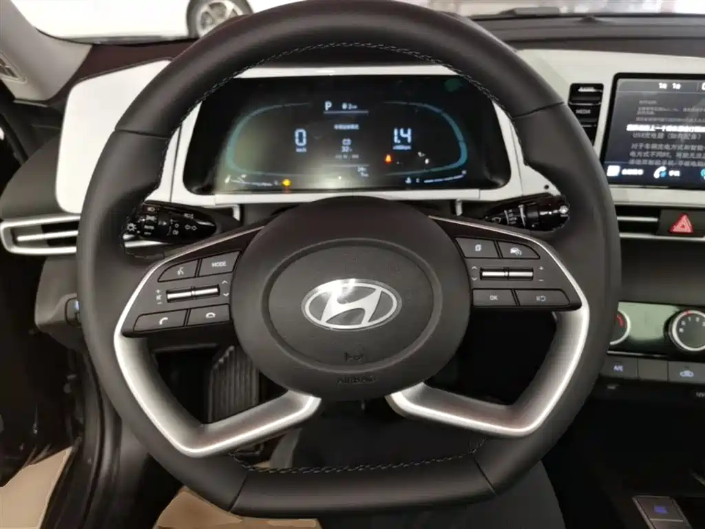 Hyundai Elantra 2023 1.5L CVT GLX Elite Edition фото 11