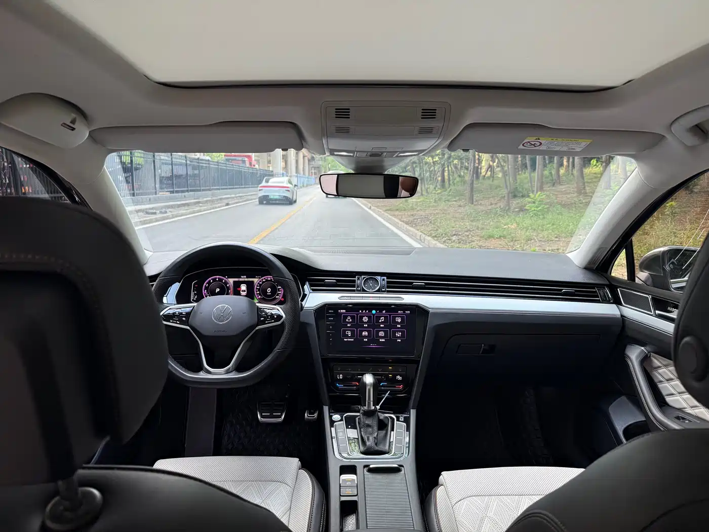 Volkswagen Magotan 2023 Model 2 Million Commemorative Edition 330TSI DSG Luxury фото 11