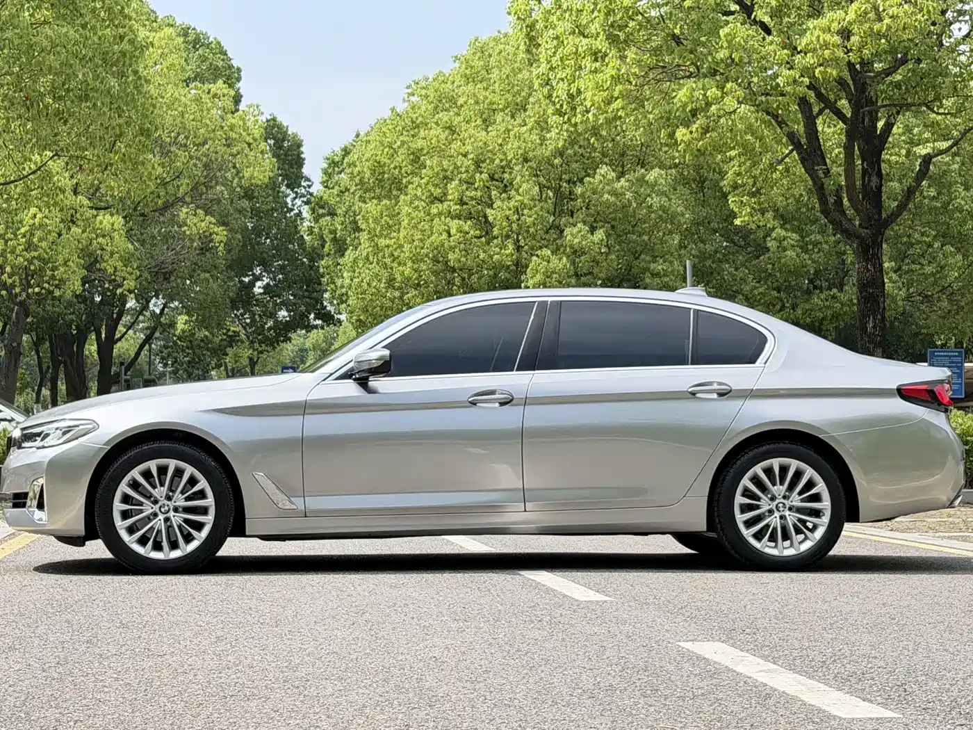 BMW 5 Series 2021 525Li Luxury Package фото 4