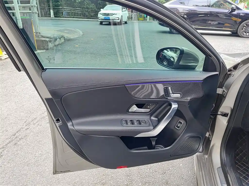 Mercedes-Benz A-Class 2021 A 200 L Sport Sedan Fashion Edition фото 6