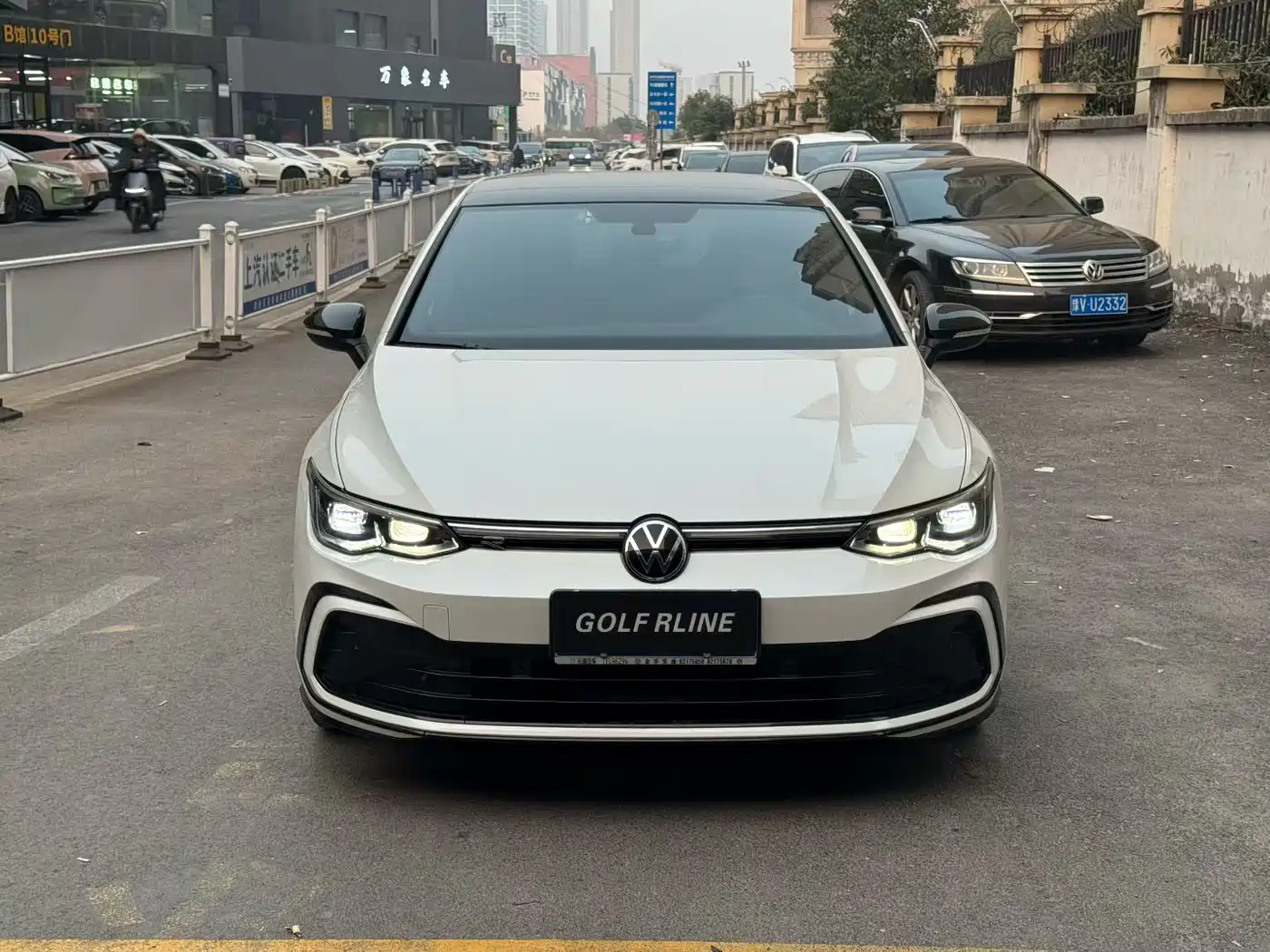 Volkswagen Golf 2023 Model 280TSI DSG R-Line фото 2