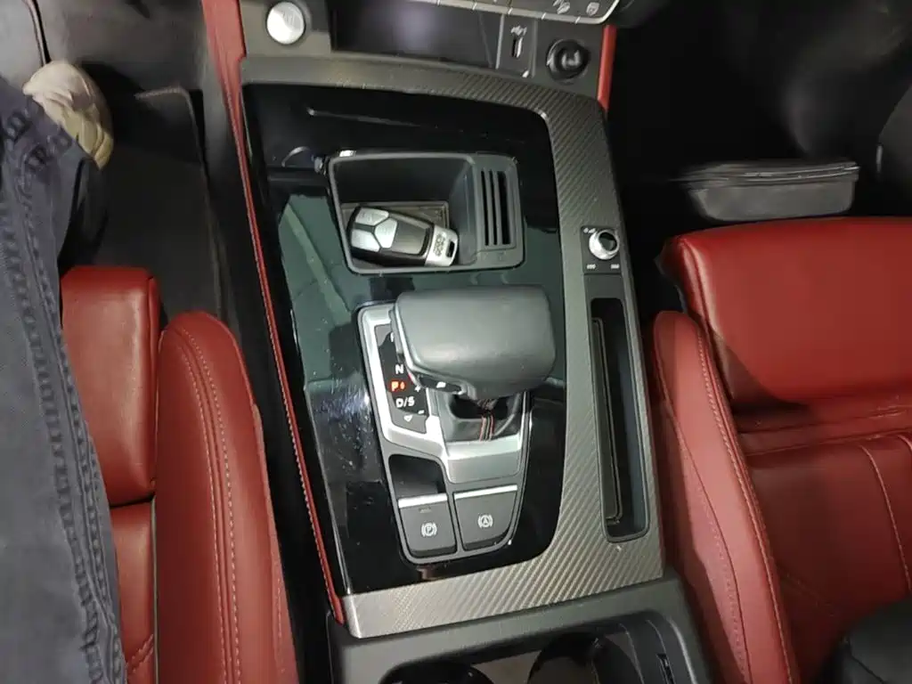 Фото 14 - Audi Q5L