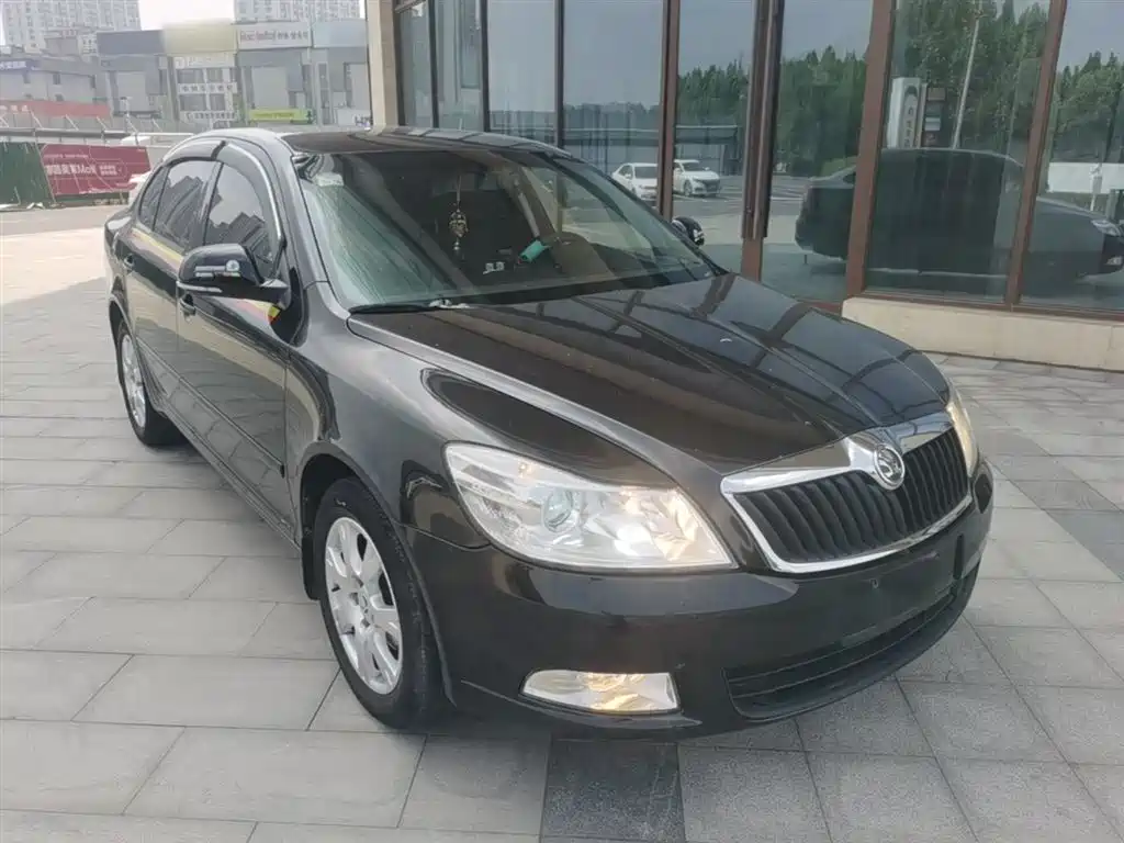 Škoda Octavia 2014 1.6L Manual Excellence Edition фото 4