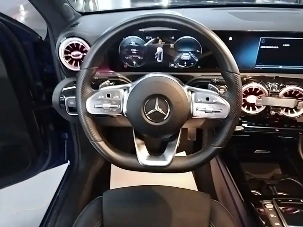 Фото 11 - Mercedes-Benz A-Class