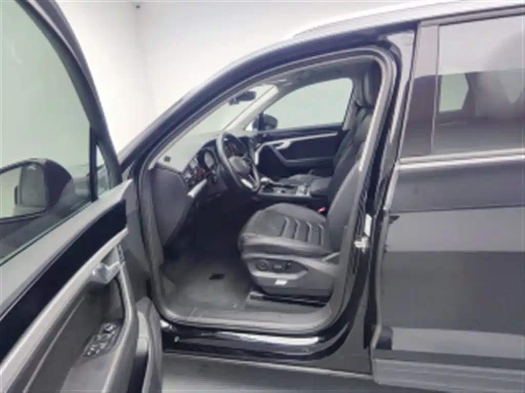 Фото 7 - Volkswagen Touareg
