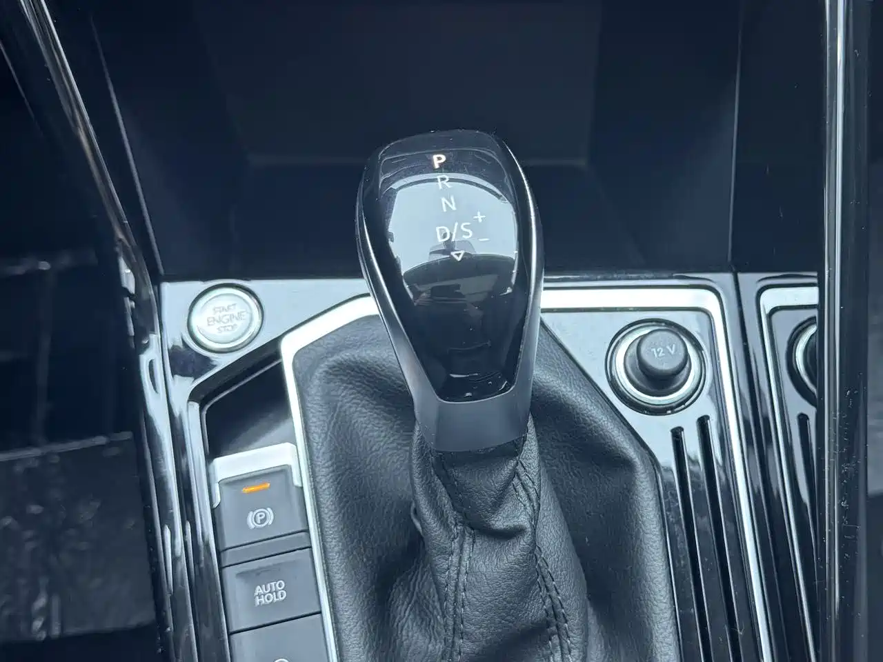Volkswagen Tayron 2022 280TSI 2WD Luxury Smart Connect Edition фото 8