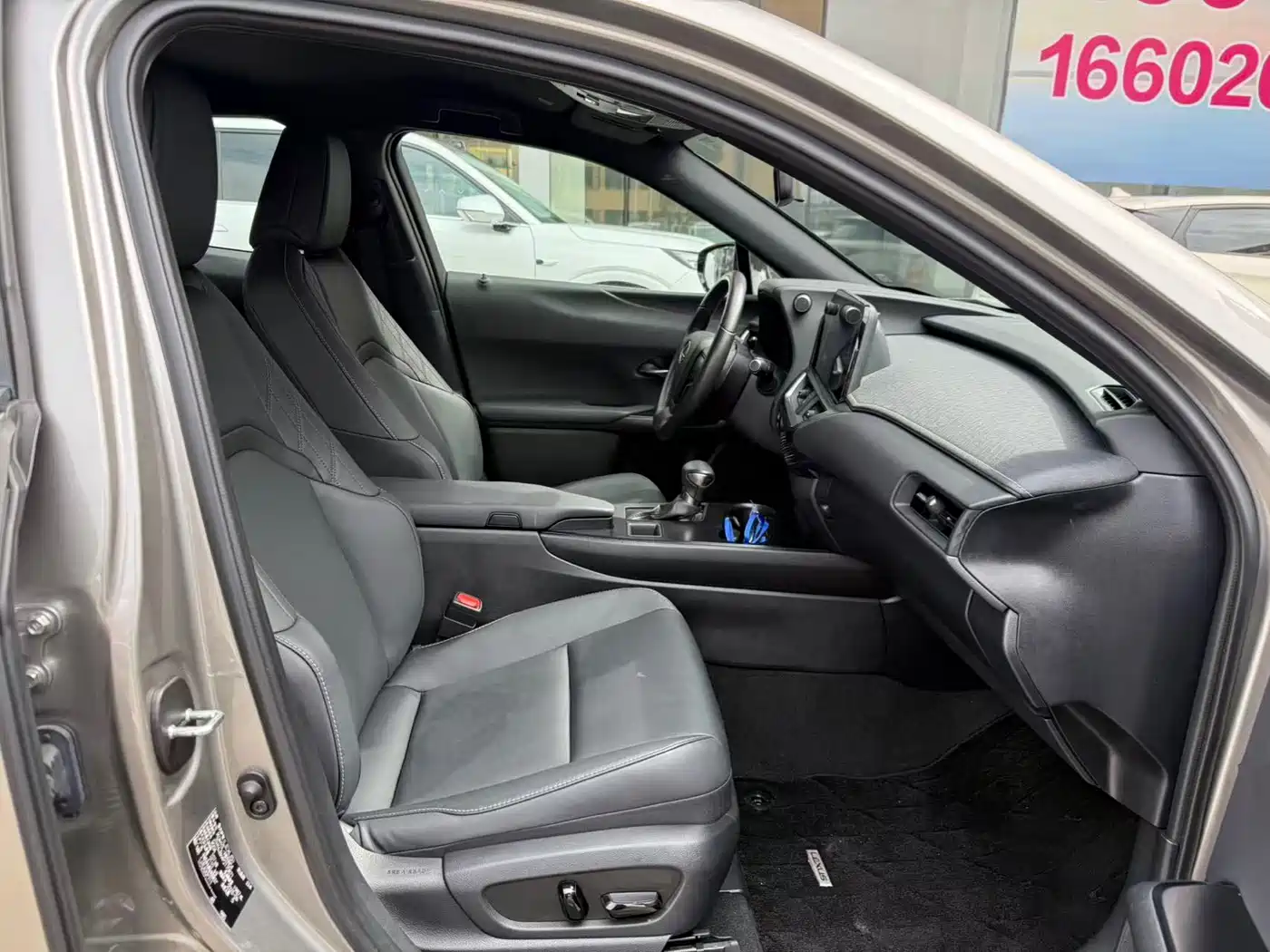 Lexus UX 2022 260h Cool Edition фото 6