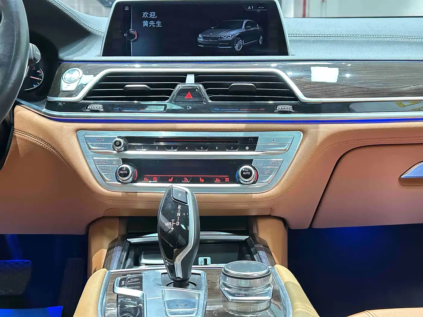 BMW 7 Series 2016 730Li Leading фото 12