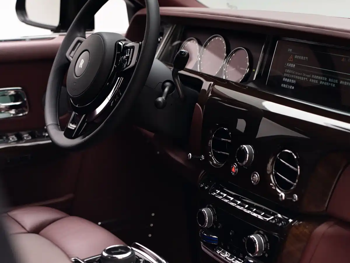 Фото 14 - Rolls-Royce Phantom