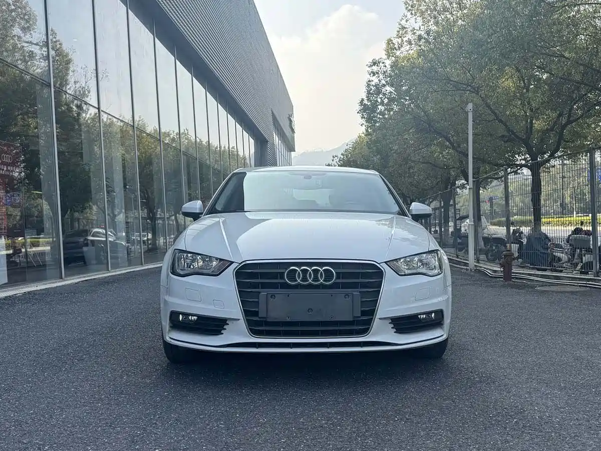 Audi A3 2016 Limousine 35 TFSI Progressive фото 2