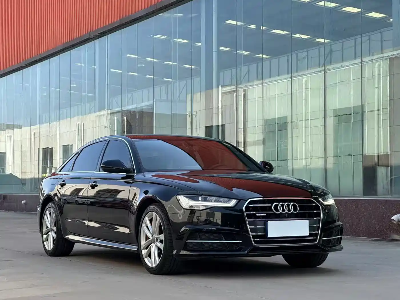 Audi A6L 2018 30th Anniversary 45 TFSI quattro Sport фото 2