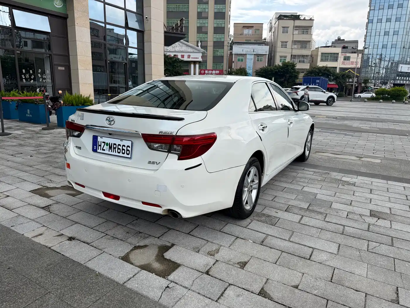 Toyota Reiz 2013 2.5V Elite Edition фото 7