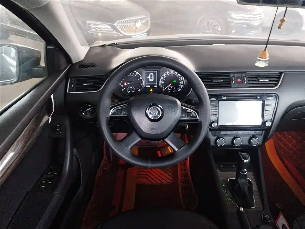 Škoda Octavia 2016 1.6L Automatic Smart Edition фото 7
