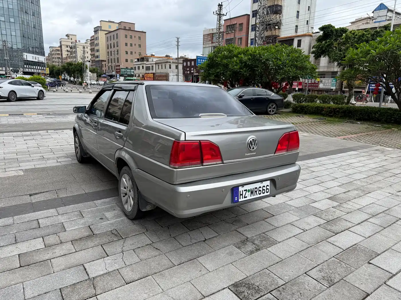 Volkswagen Jetta 2010 1.6L Avant-garde фото 6
