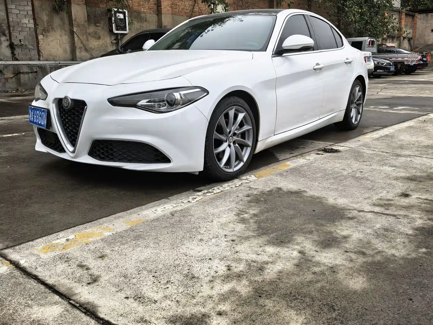Alfa Romeo Giulia 2019 2017 2.0T 200HP Luxury Edition