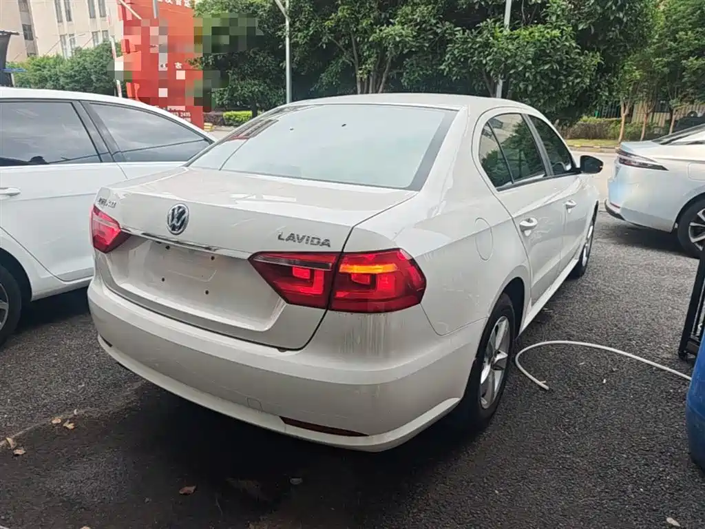 Volkswagen Lavida 2017 1.6L Automatic Comfort Edition фото 7