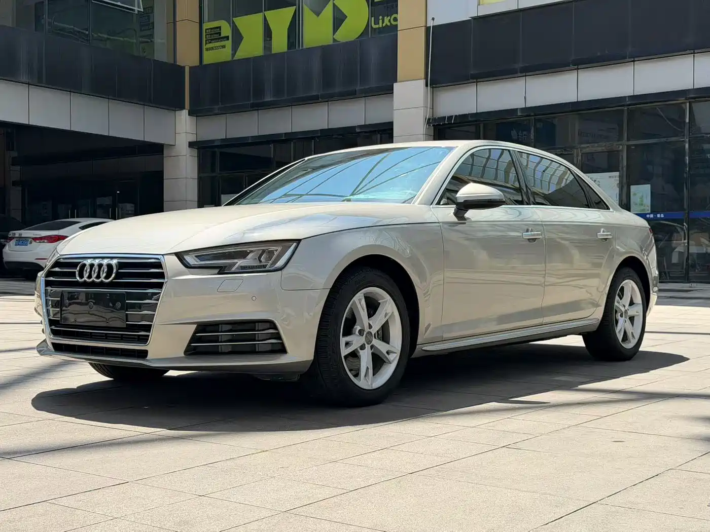 Фото 1 - Audi A4L