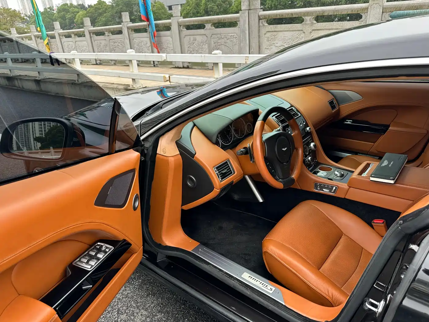 Aston Martin Rapide 2013 6.0L S фото 23