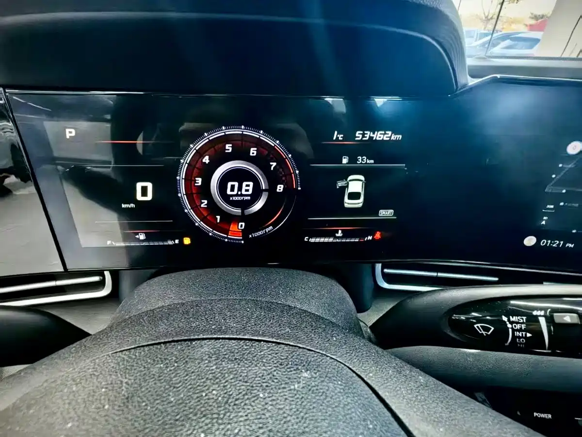 Hyundai Elantra 2021 1.5L CVT LUX Premium Edition фото 11