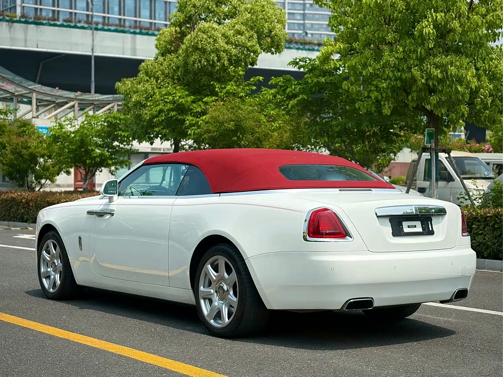Фото 7 - Rolls-Royce Dawn