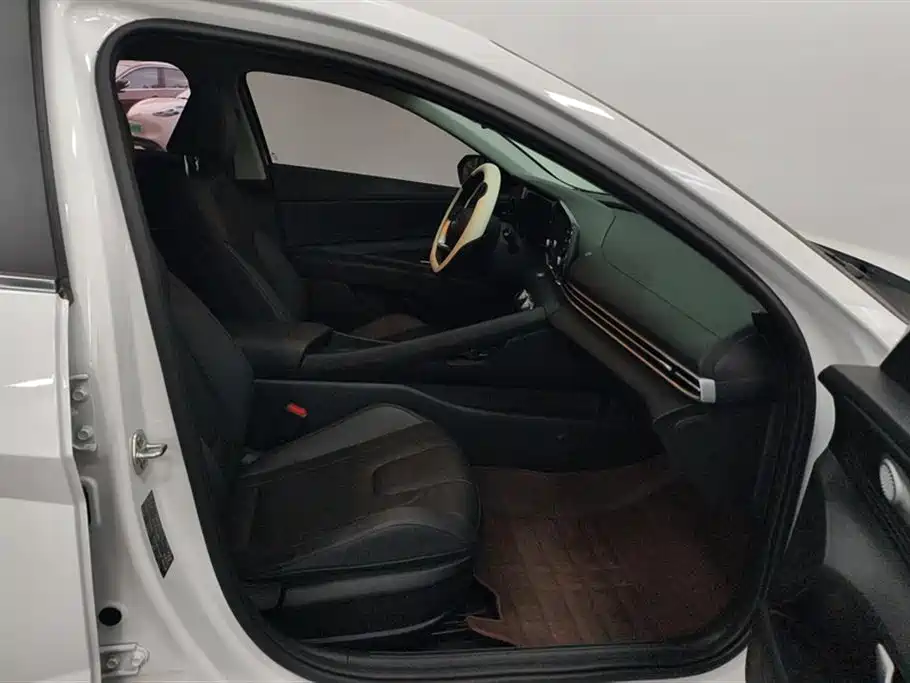 Hyundai Elantra 2023 1.5L CVT GLX Elite Edition фото 8