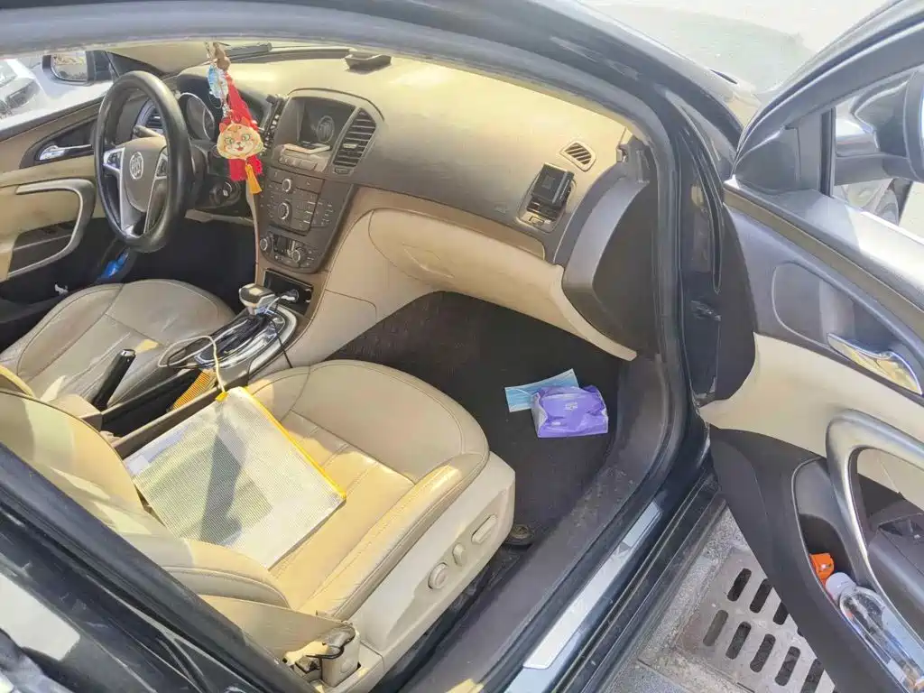 Photo 13 - Buick Regal