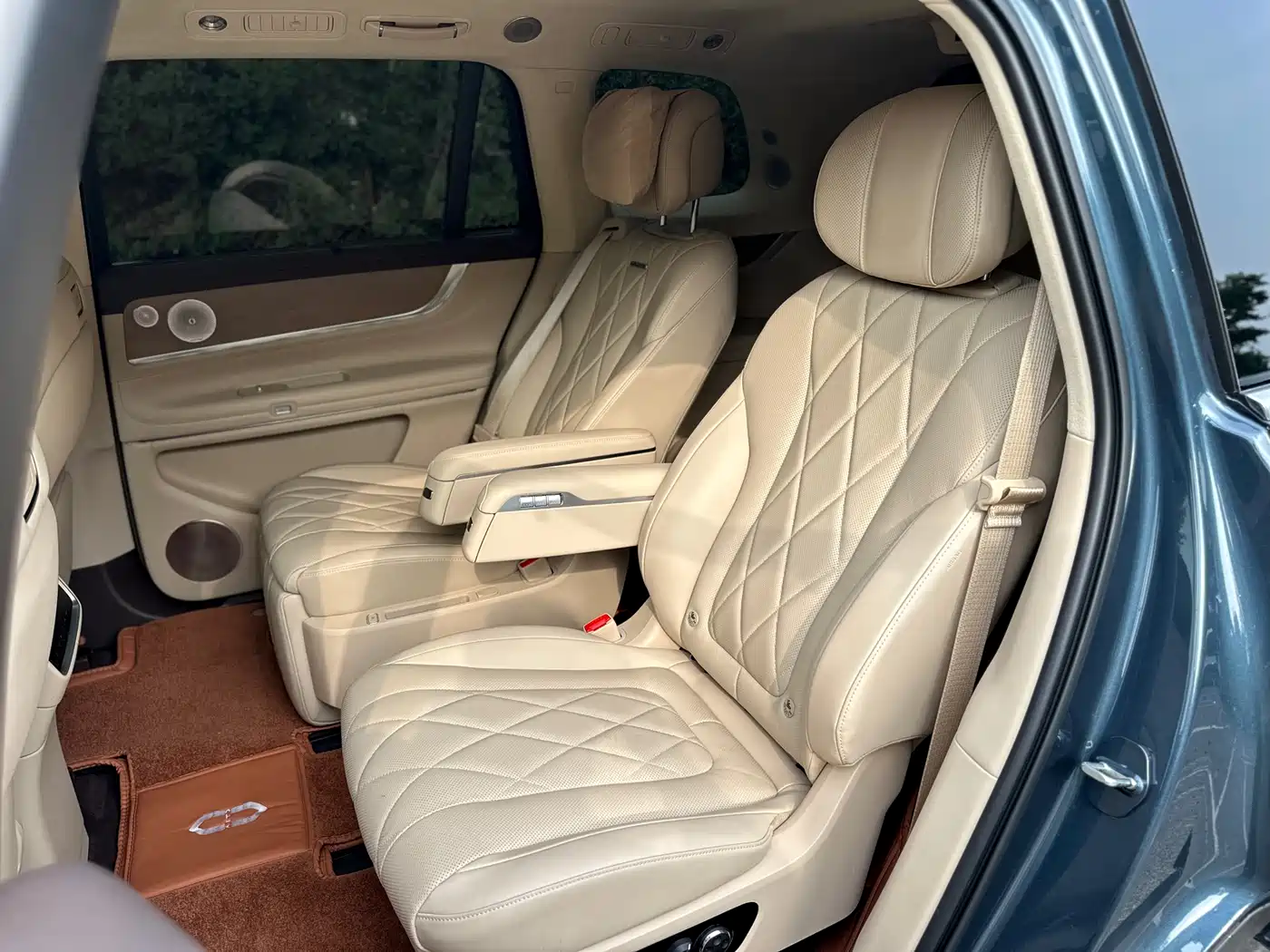 AITO Wenjie AITO M9 2024 Extended Range Ultra 42kWh 6-Seater фото 35
