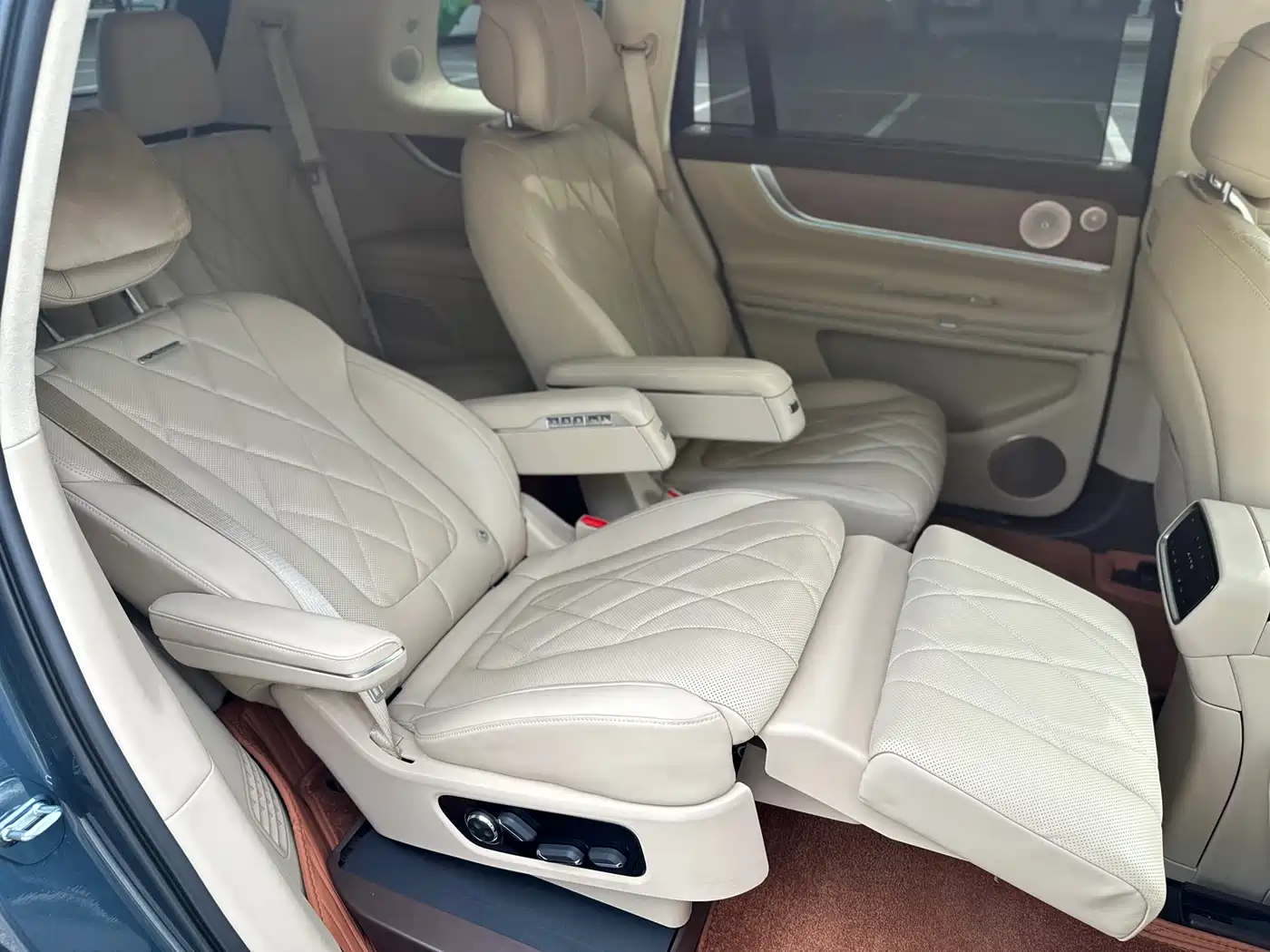 AITO Wenjie AITO M9 2024 Extended Range Ultra 42kWh 6-Seater фото 38