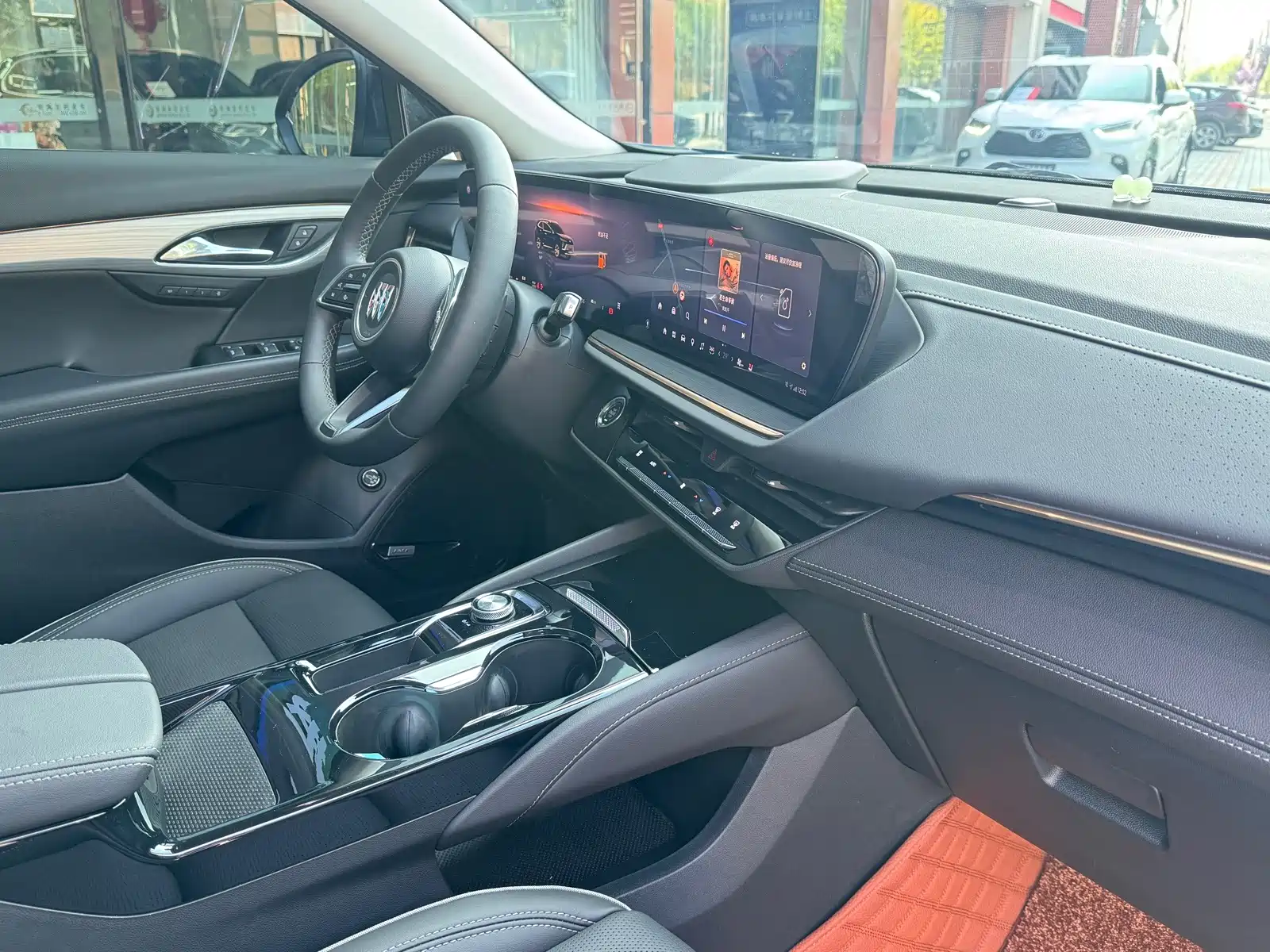 Фото 18 - Buick Envision Plus
