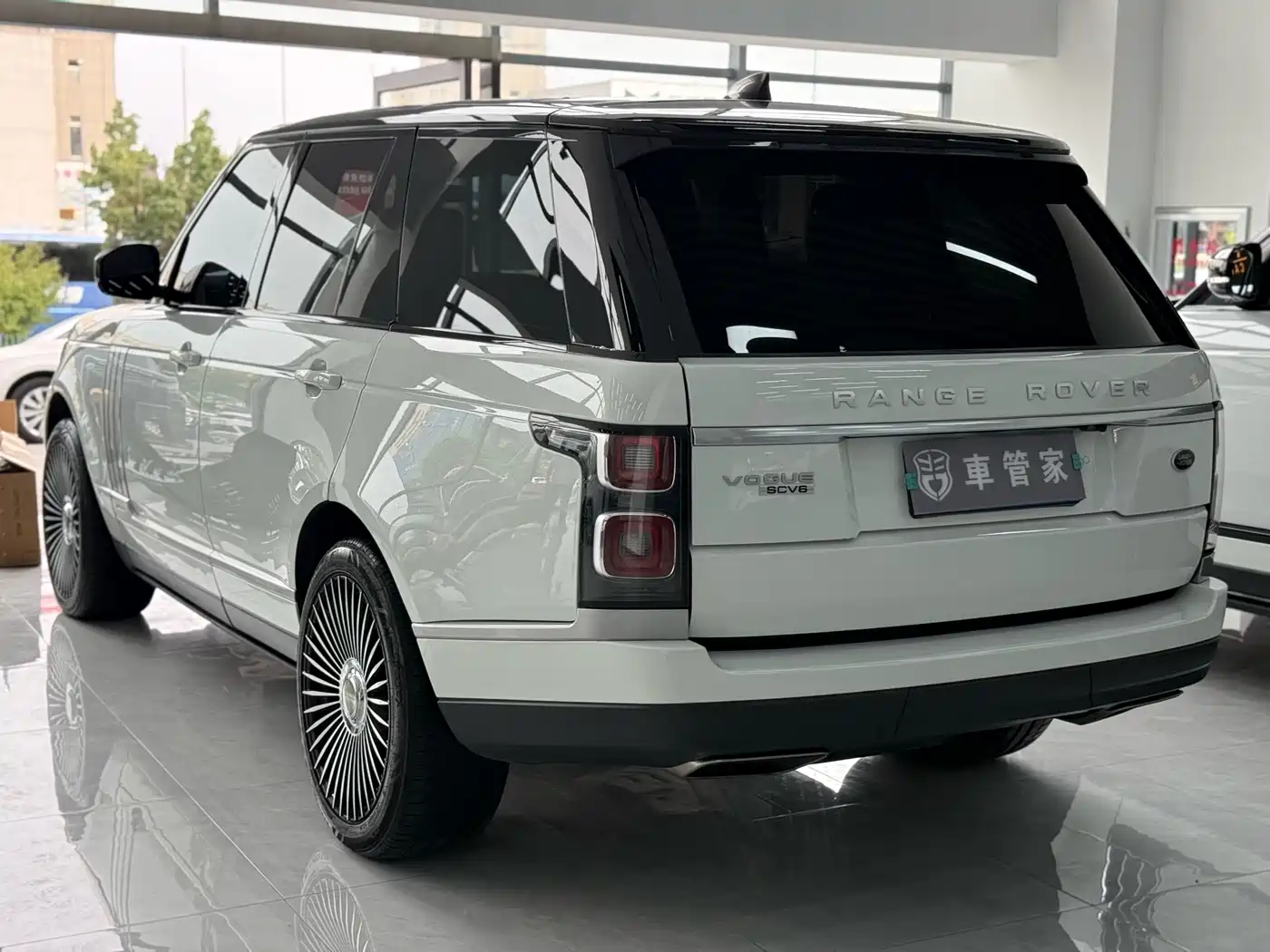 Land Rover Range Rover 2019 3.0 SCV6 Heritage Edition фото 17