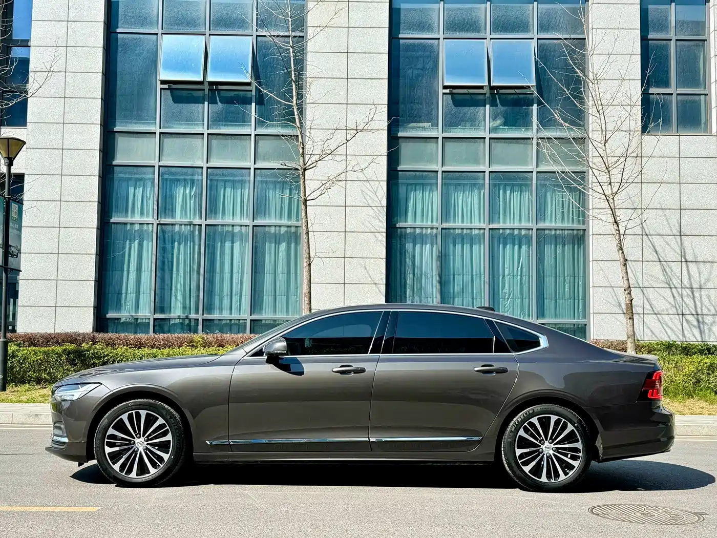 Фото 10 - Volvo S90