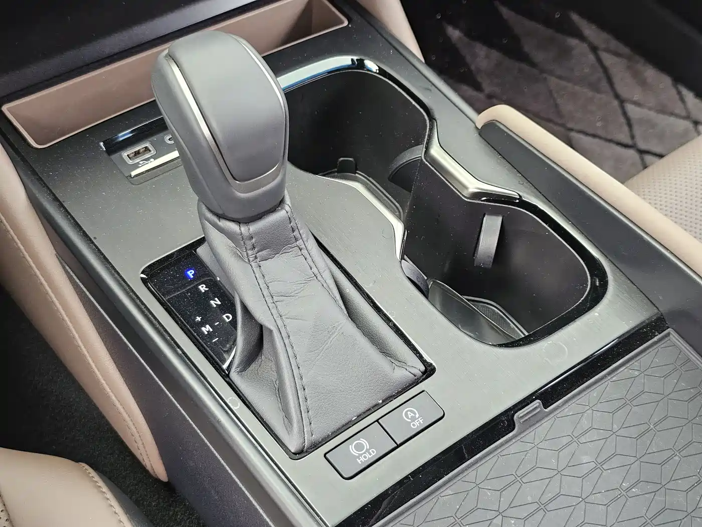 Lexus ES 2025 200 Ultimate Edition фото 22