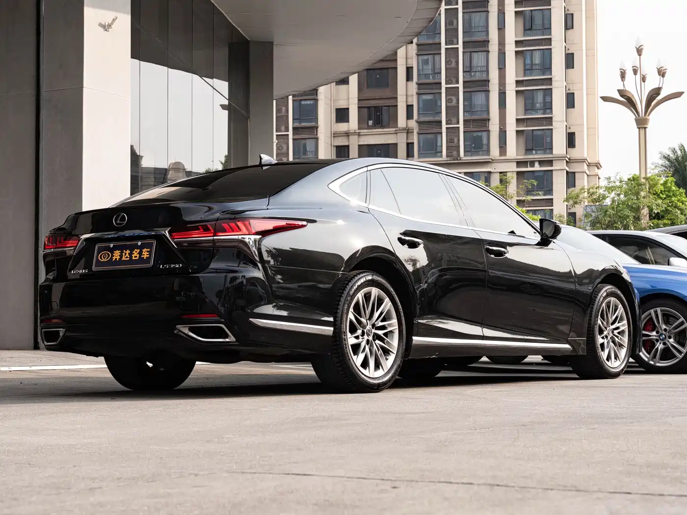 Фото 3 - Lexus LS