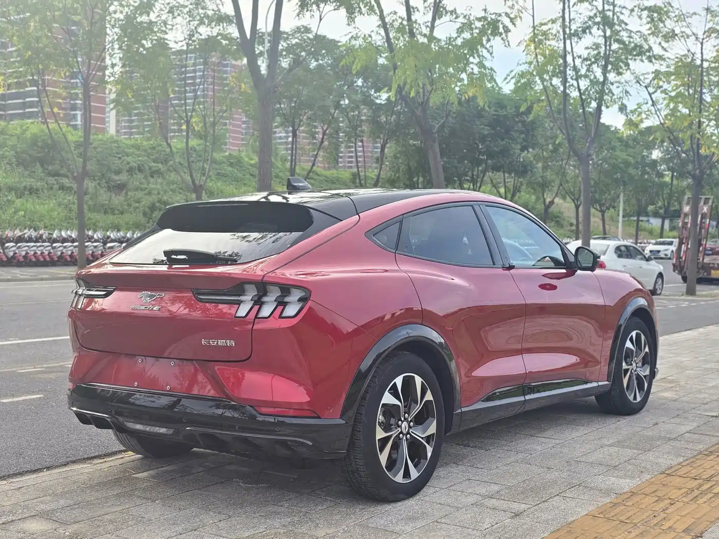 Ford Mustang Mach-E 2022 2021 Boundless RWD Luxury (Long Range)
