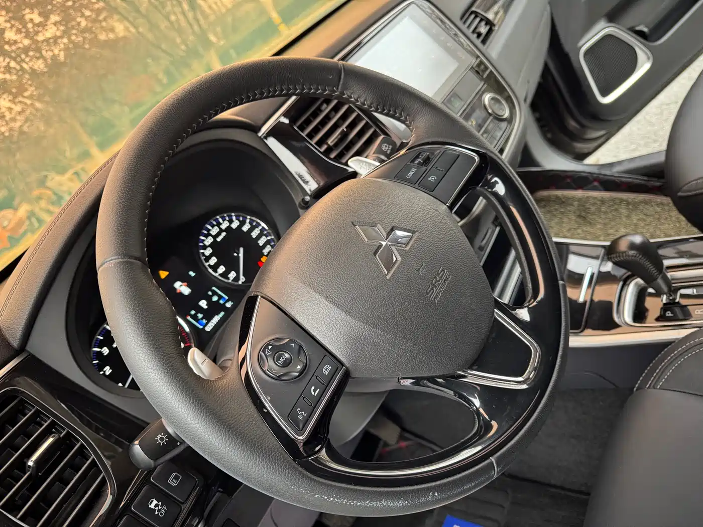 MITSUBISHI OUTLANDER