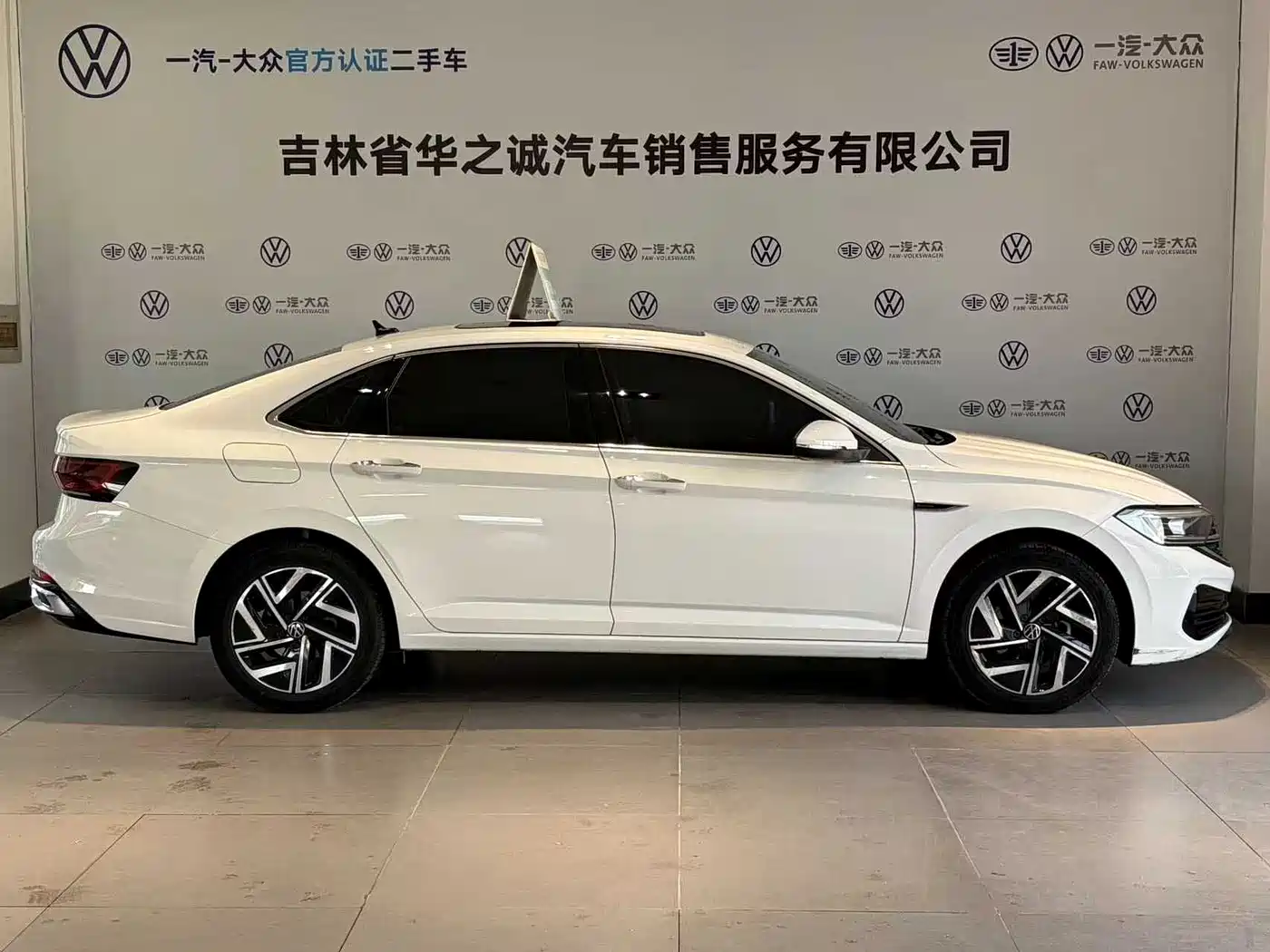Volkswagen Sagitar 2023 300TSI DSG Surpassing Edition фото 3