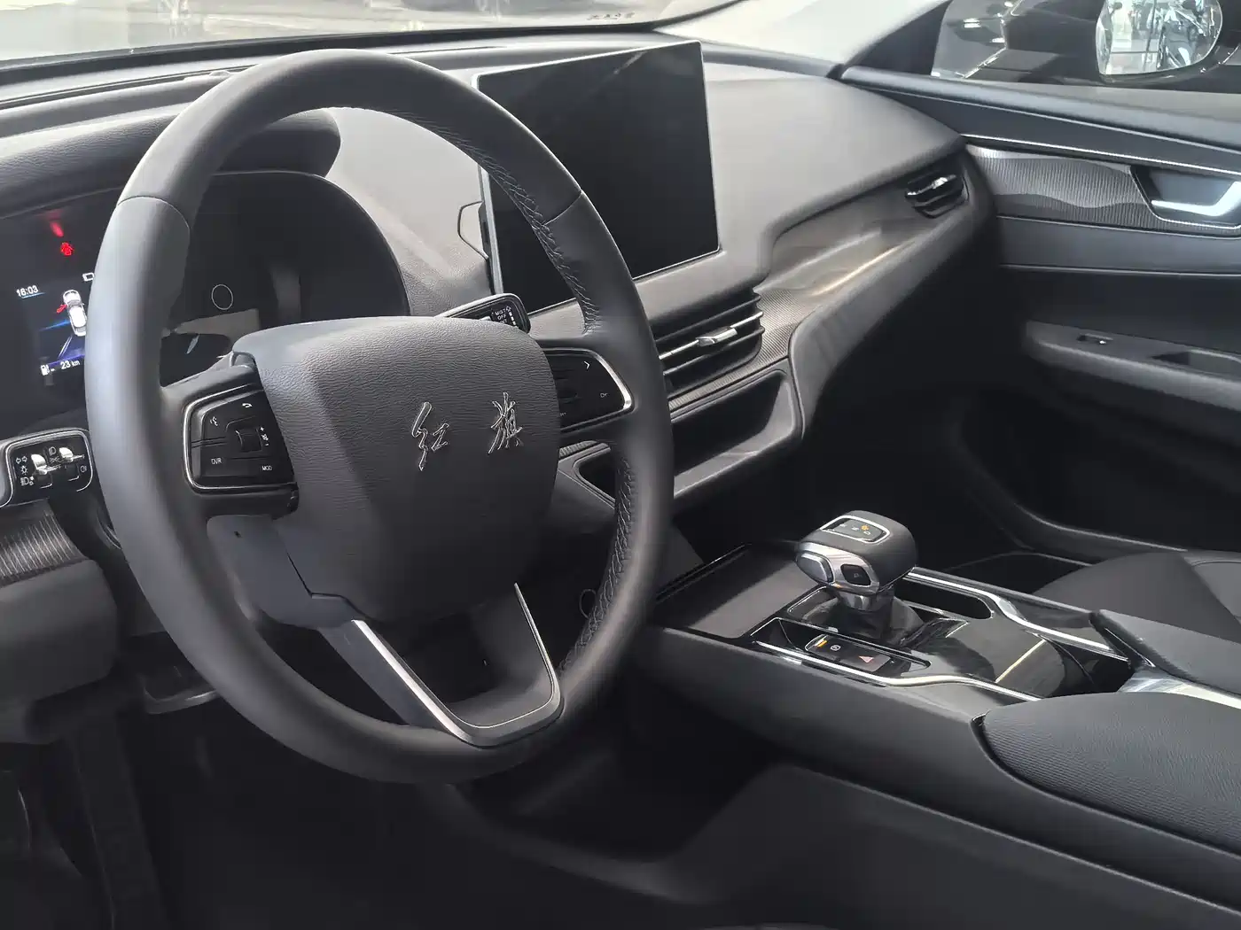 Hongqi E-QM5 2022 431km Charging Enjoyment Edition фото 12