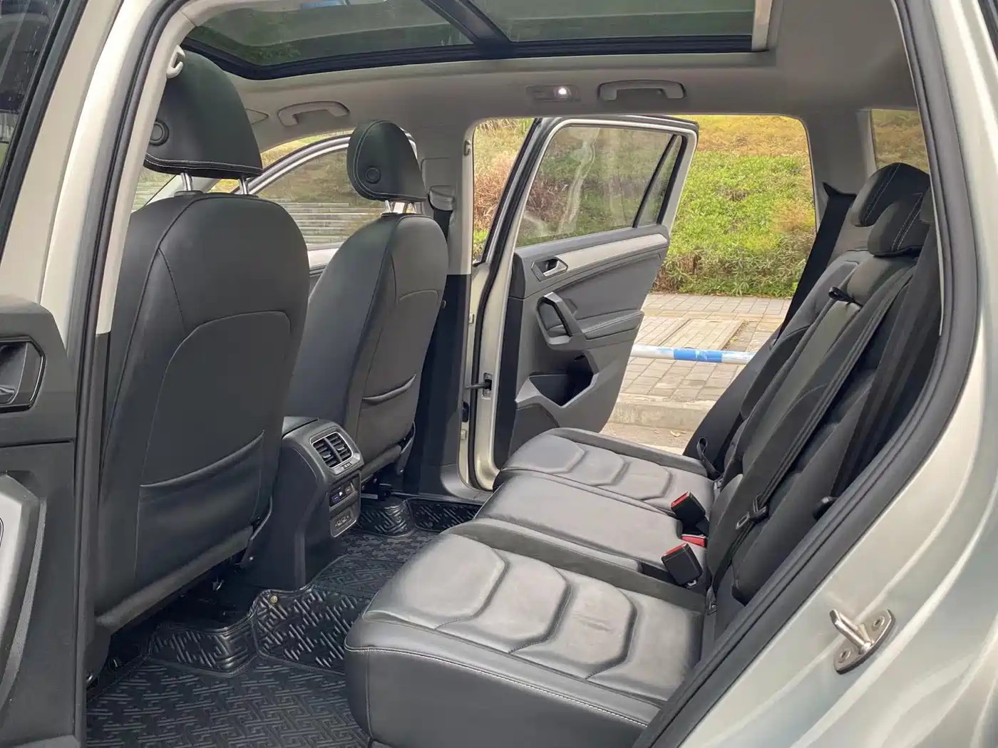Volkswagen Tiguan L 2019 330TSI Automatic 2WD Panorama Comfort Edition China VI фото 10